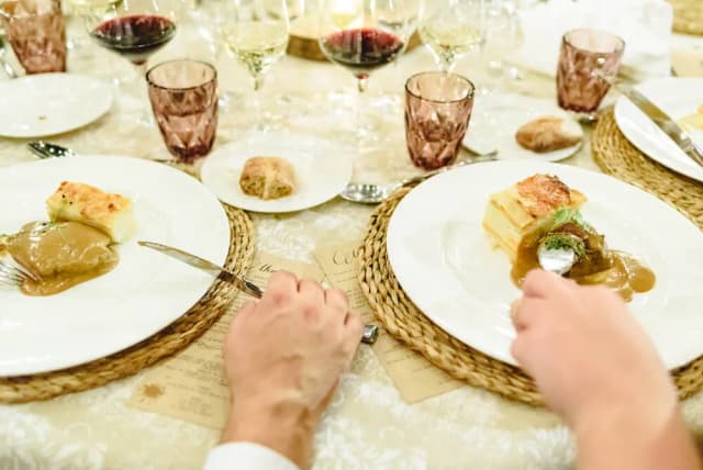 Kultura bycia czyli savoir vivre na co dzień – unikaj faux pas w życiu Kultura bycia czyli savoir vivre na co dzień – unikaj faux pas w życiu