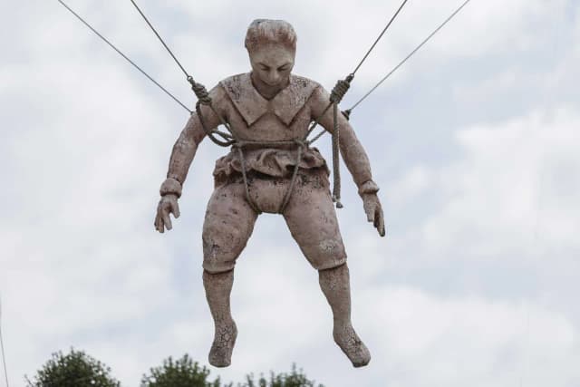 Kto wynalazł spadochron? Fascynująca historia i kluczowe postacie Kto wynalazł spadochron? Fascynująca historia i kluczowe postacie